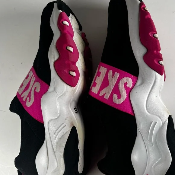 Skechers Women's Black and Pink D'Lites Sneakers - Picture 11 of 11